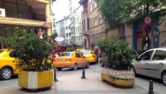 A single vehicle wide but two-way street in Istanbul